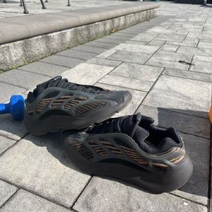 Yeezy 700 v3 Clay Brown
